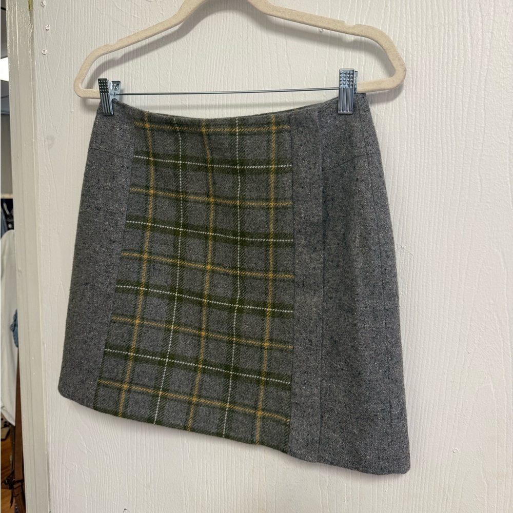 Banana Republic Wool Silk Plaid Mini Skirt Sz 6 Gray Green Preppy Dark Academia - Picture 2 of 6